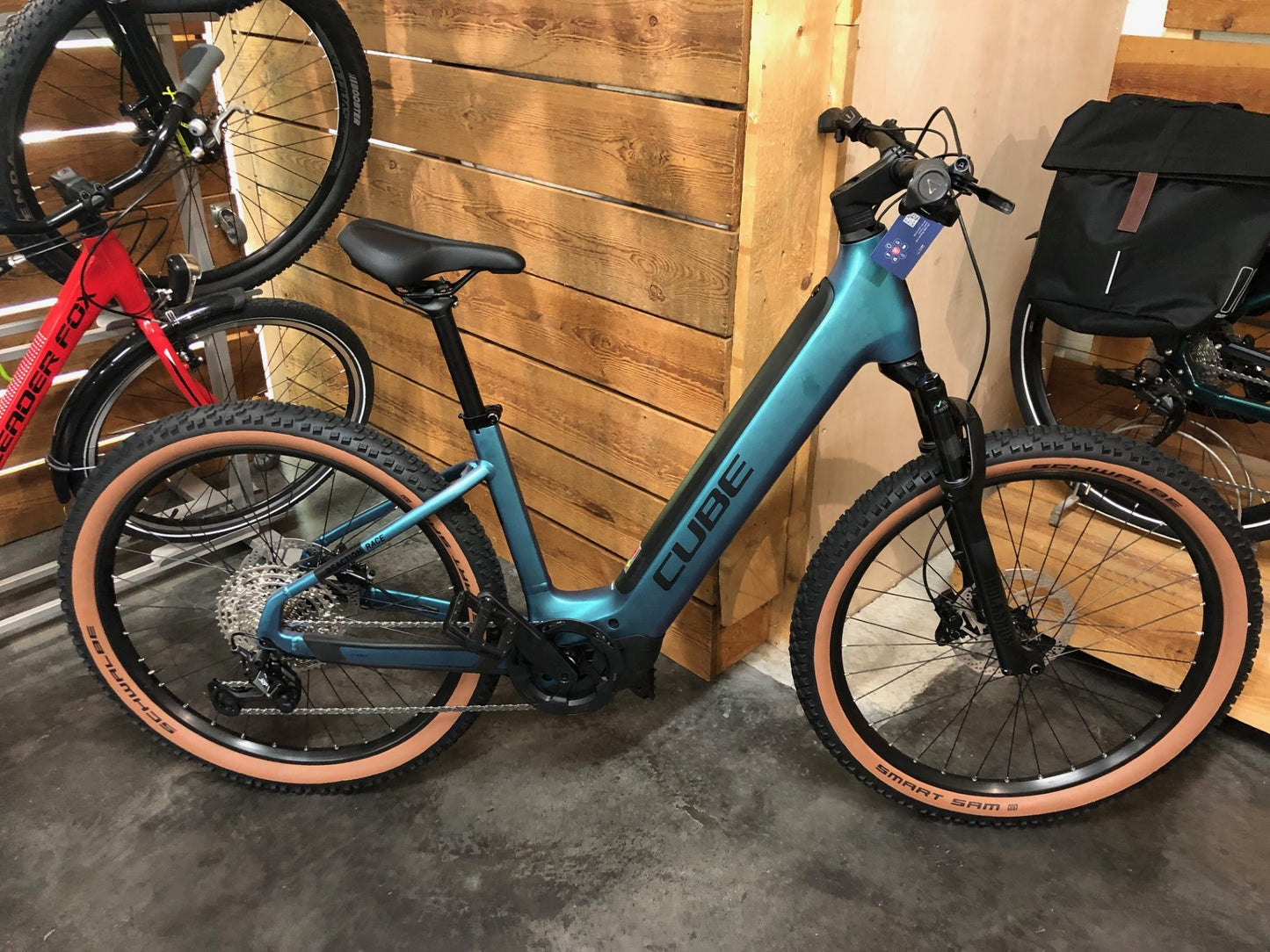 Cube reaction hybrid race 750