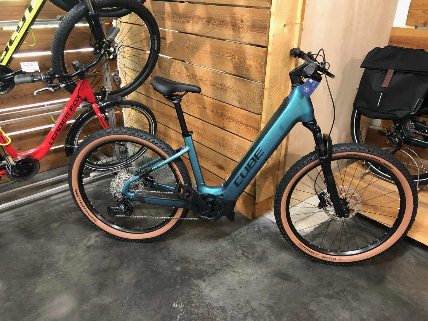 Cube reaction hybrid race 750