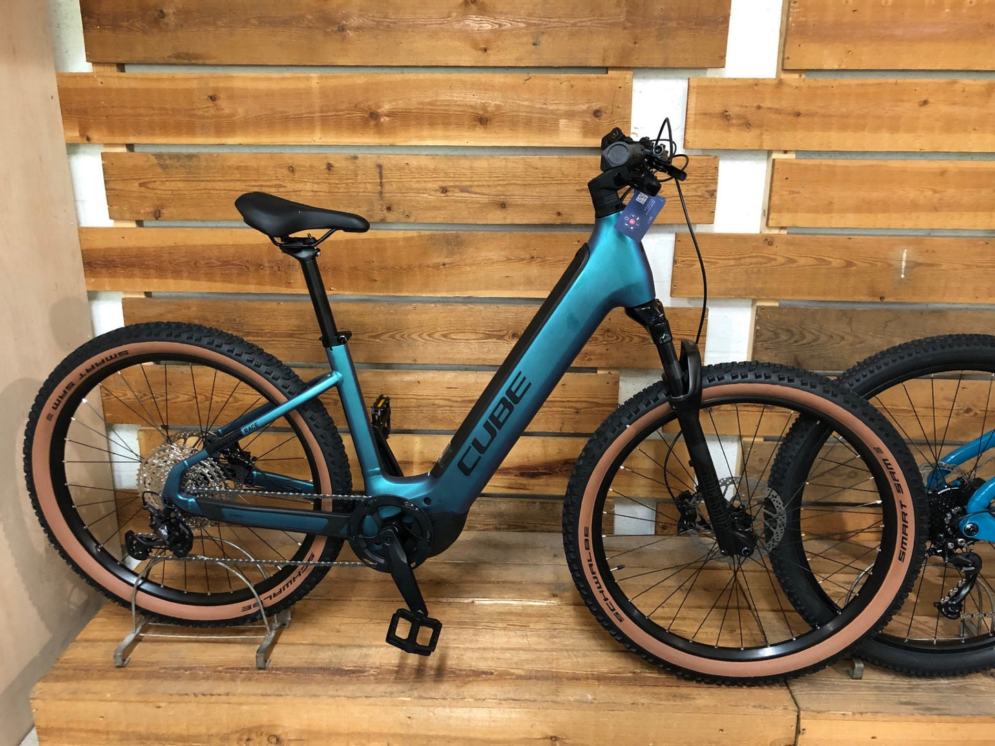 Cube reaction hybrid race 750