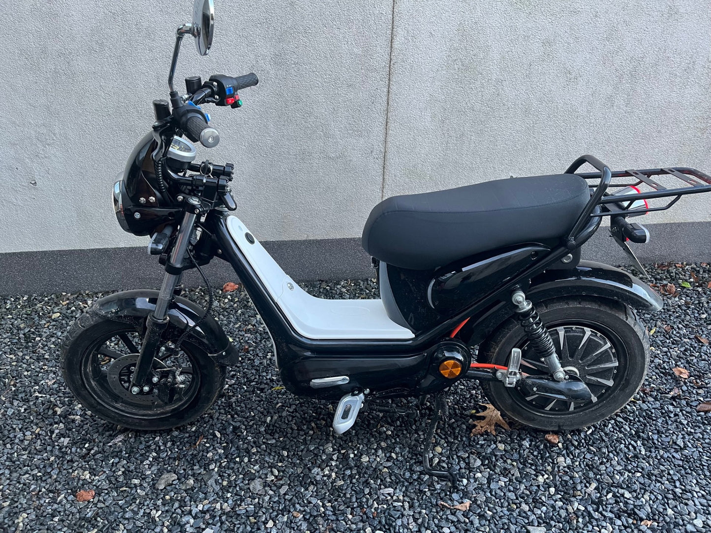 Scooter ydra luqy électrique
