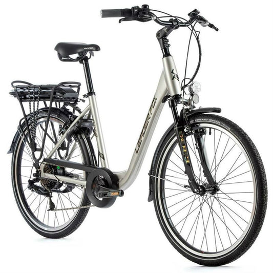 VELO ELECTRIQUE/VAE CITY 26 LEADER FOX LATONA 2022 MIXTE ARGENT 7V MOTEUR ROUE AR BAFANG 36V 45Nm BATTERIE 13Ah (16,5'' - H43cm - TAILLE S - POUR ADULTE DE 158cm à 168cm)